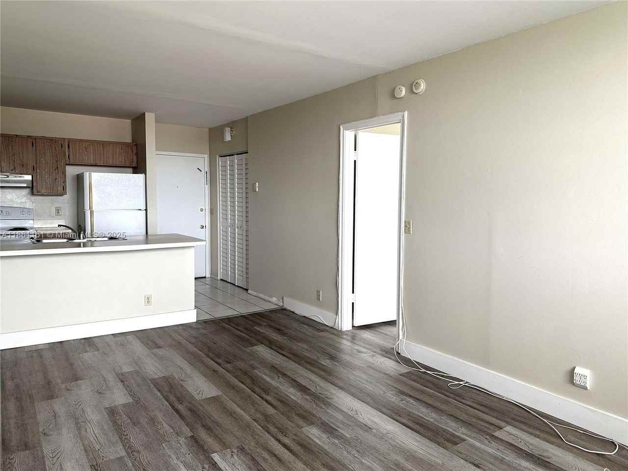 2501 Riverside Drive #506A - Photo 5 of 15