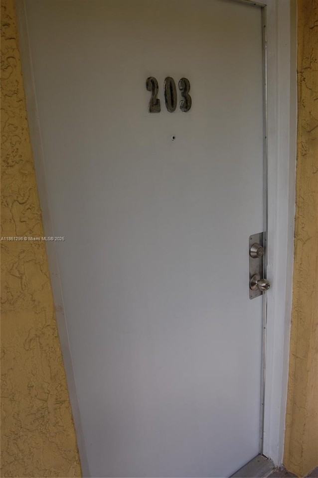 1334 Collins Avenue #203 - Photo 3 of 20