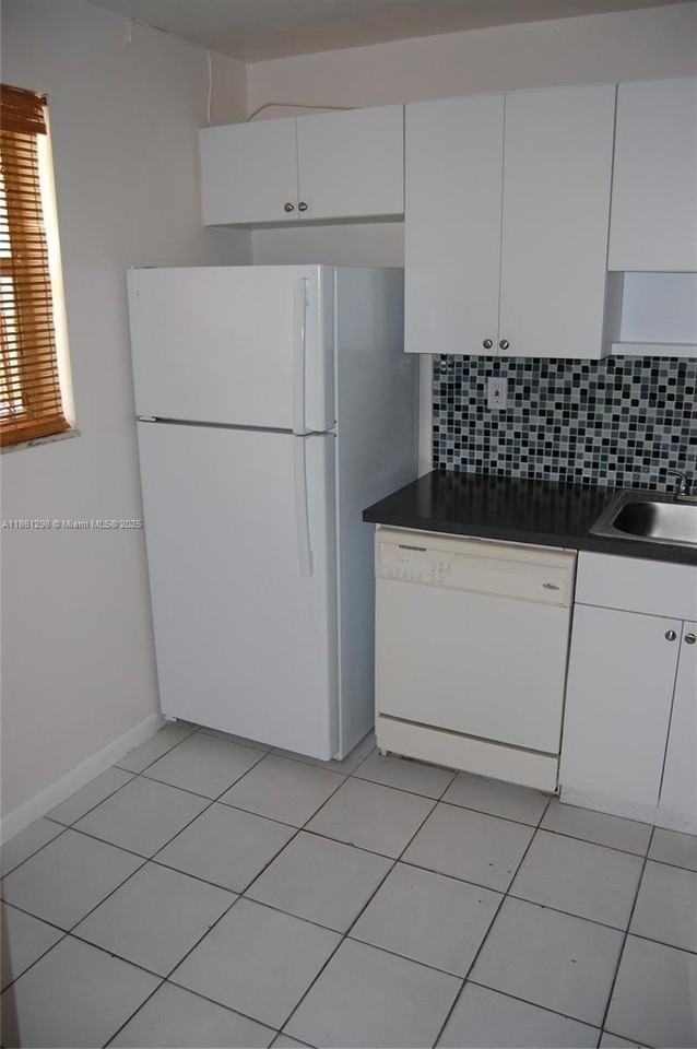 1334 Collins Avenue #203 - Photo 6 of 20