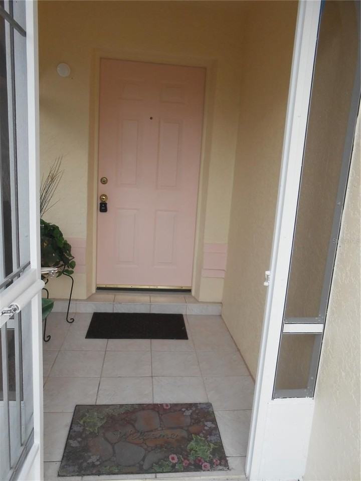 21239 Gaylord Avenue - Photo 2 of 30