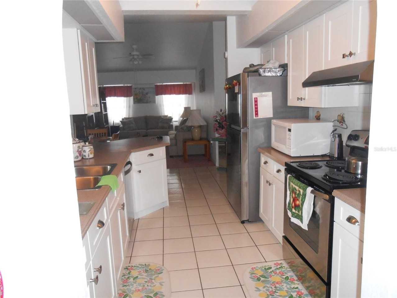 21239 Gaylord Avenue - Photo 5 of 30