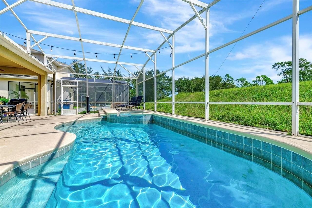 118 Higher Combe Dr - Photo 3 of 28