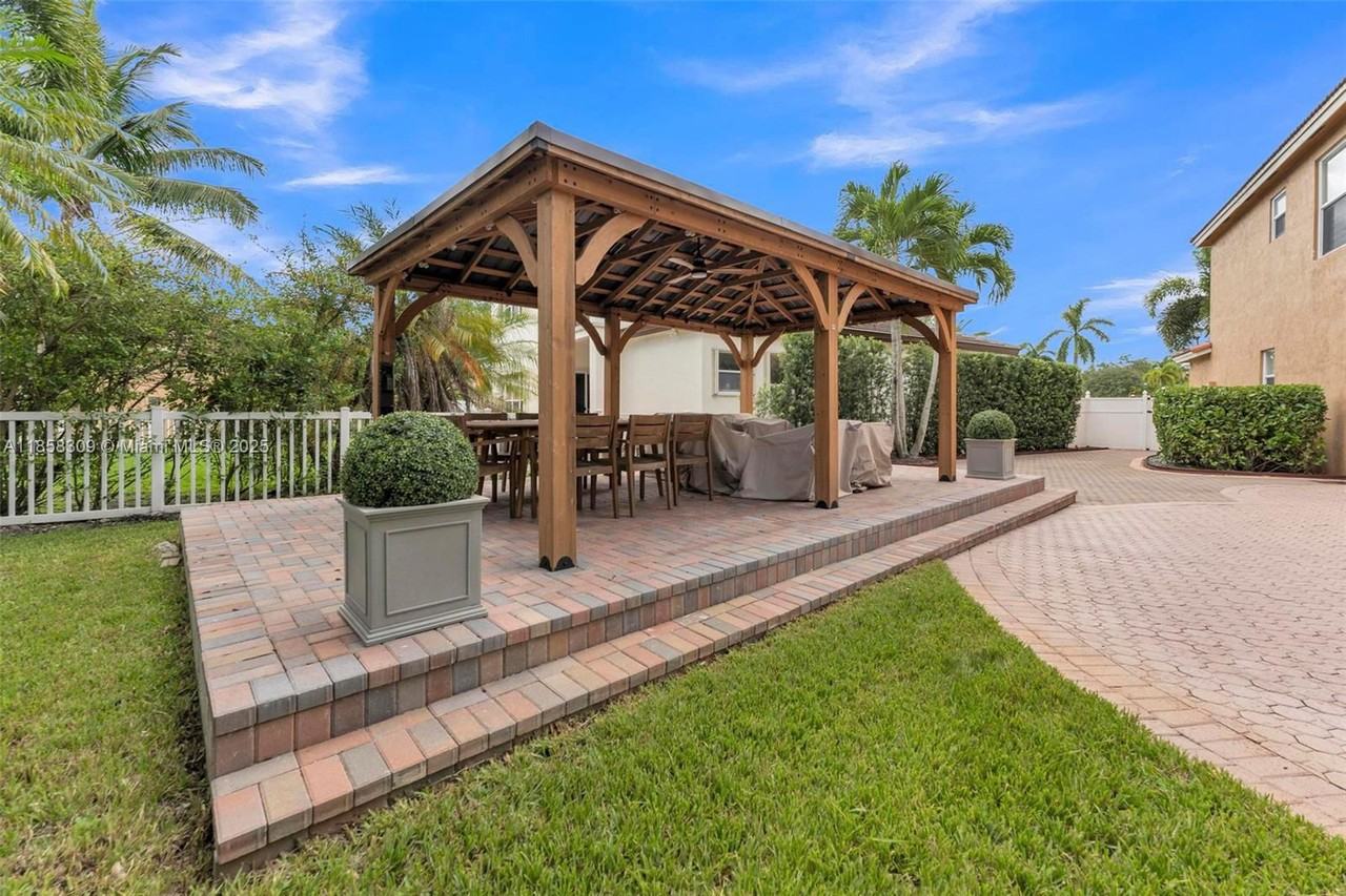 14401 Sw 33rd Ct - Photo 3 of 8