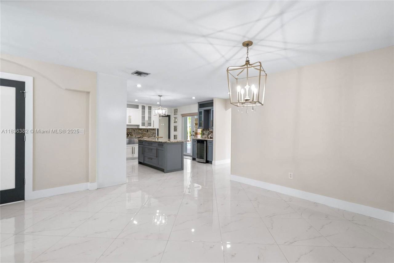 13611 Sw 77th Ln - Photo 2 of 8