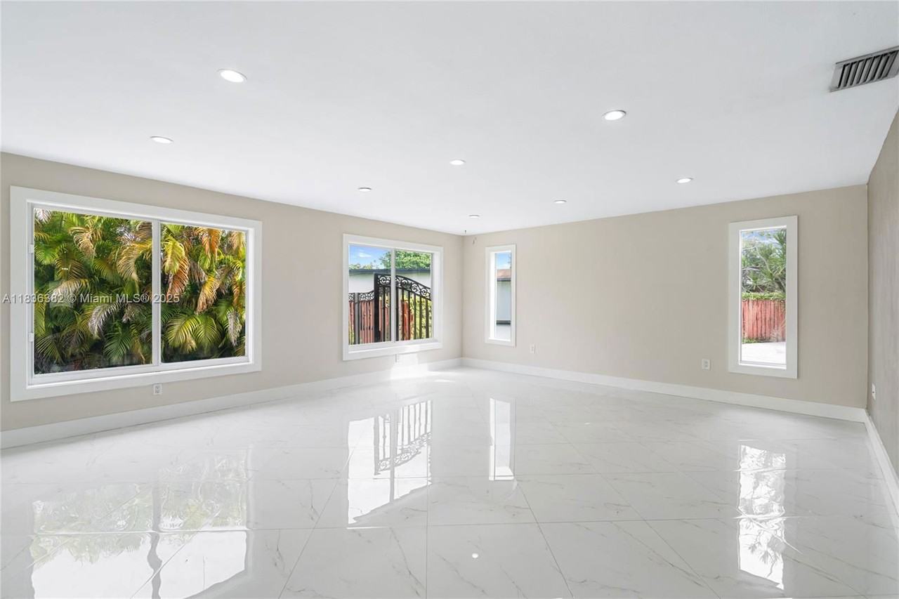 13611 Sw 77th Ln - Photo 6 of 8