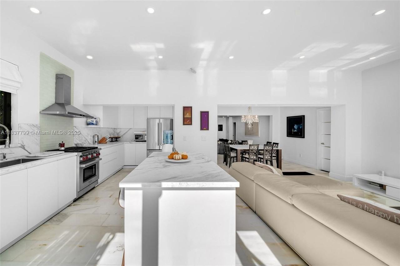 110 3rd San Marino Ter - Photo 5 of 8