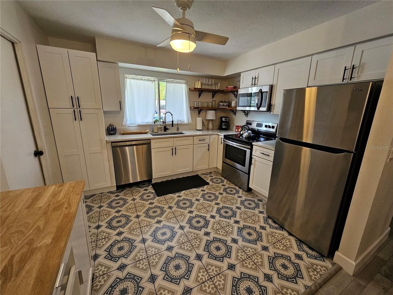 6442 Colonial Dr - Photo 2 of 25