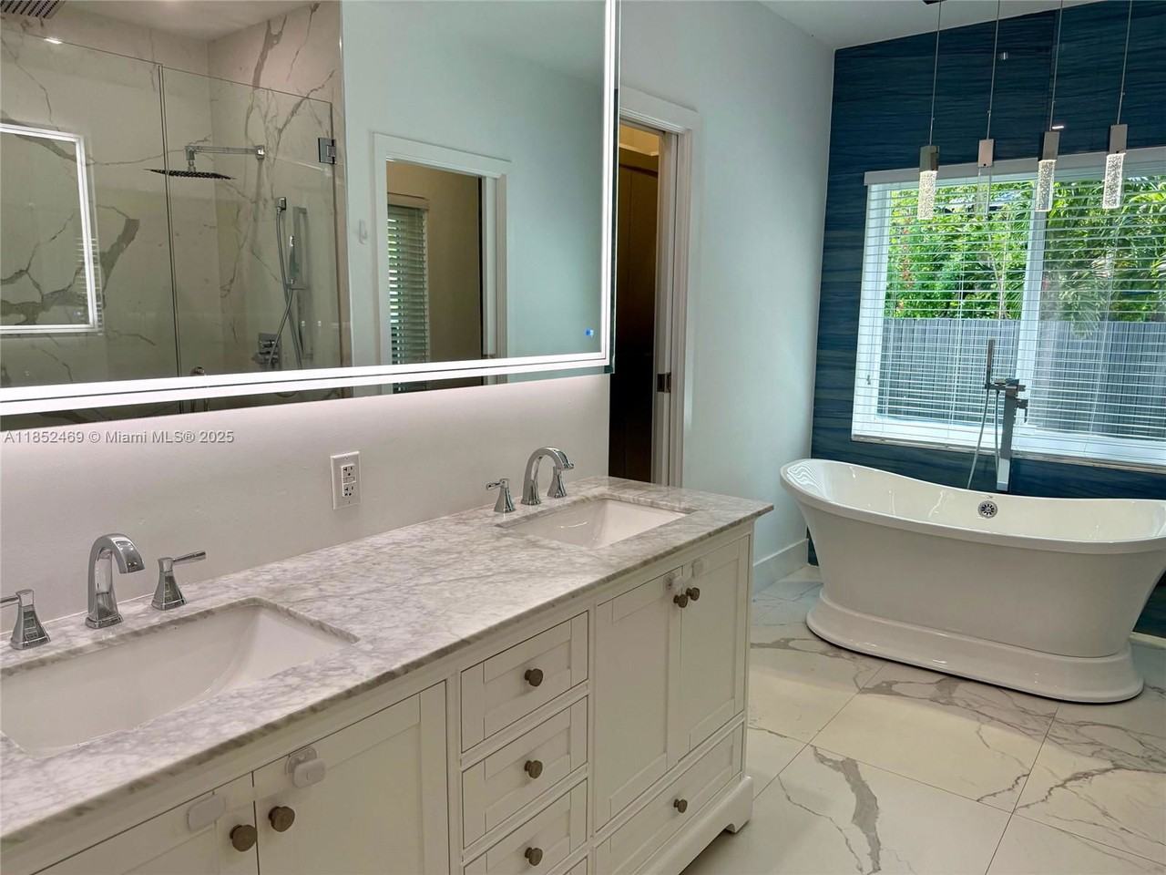 761 Northeast 77th Street - Photo 4 of 7