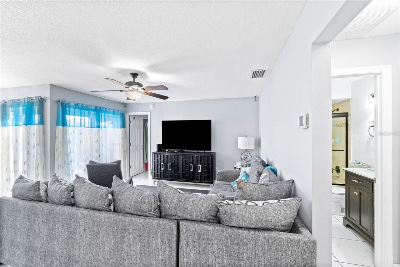 432 Hunter Circle - Photo 7 of 32