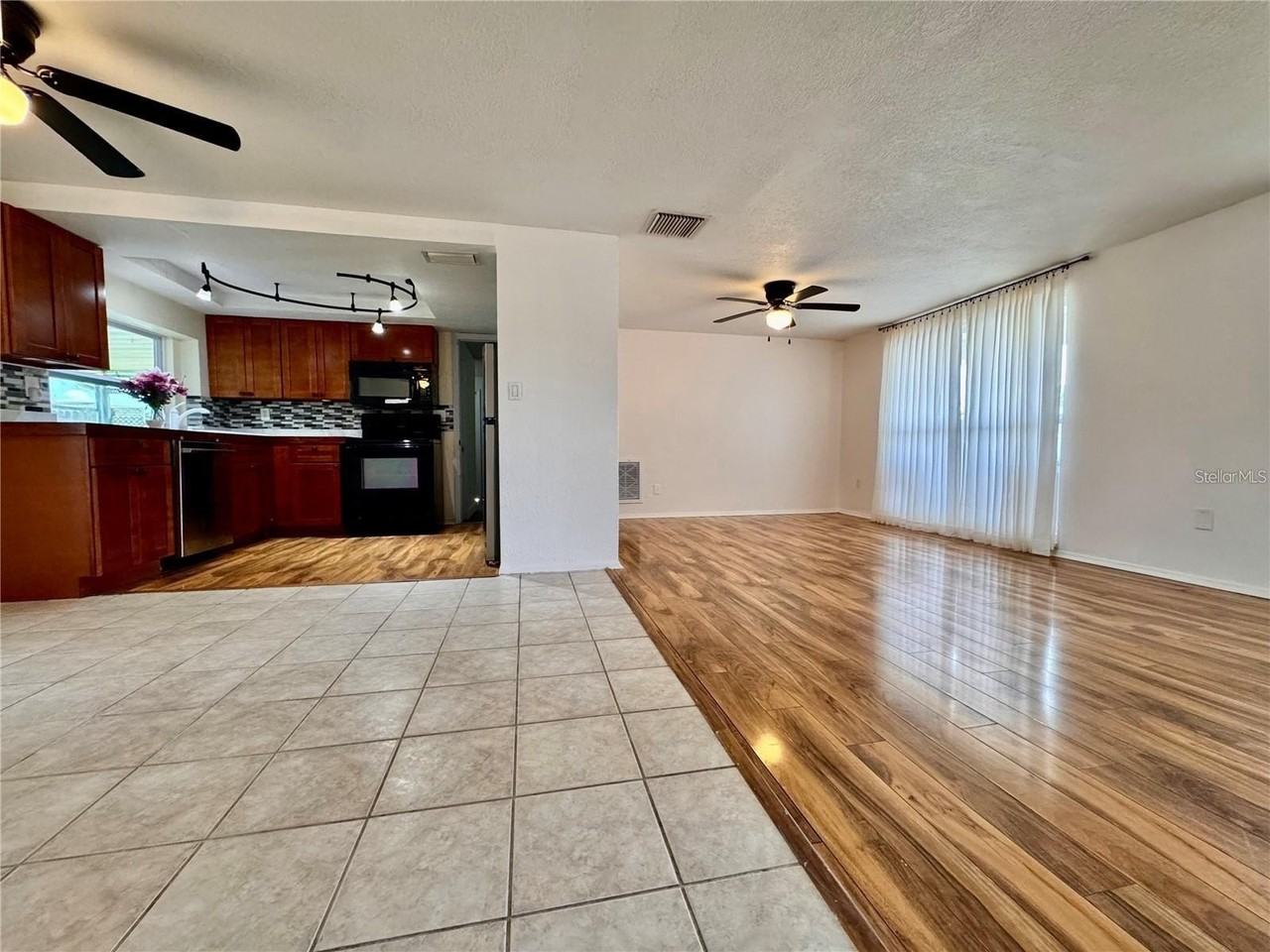 3902 Glissade Dr - Photo 5 of 23