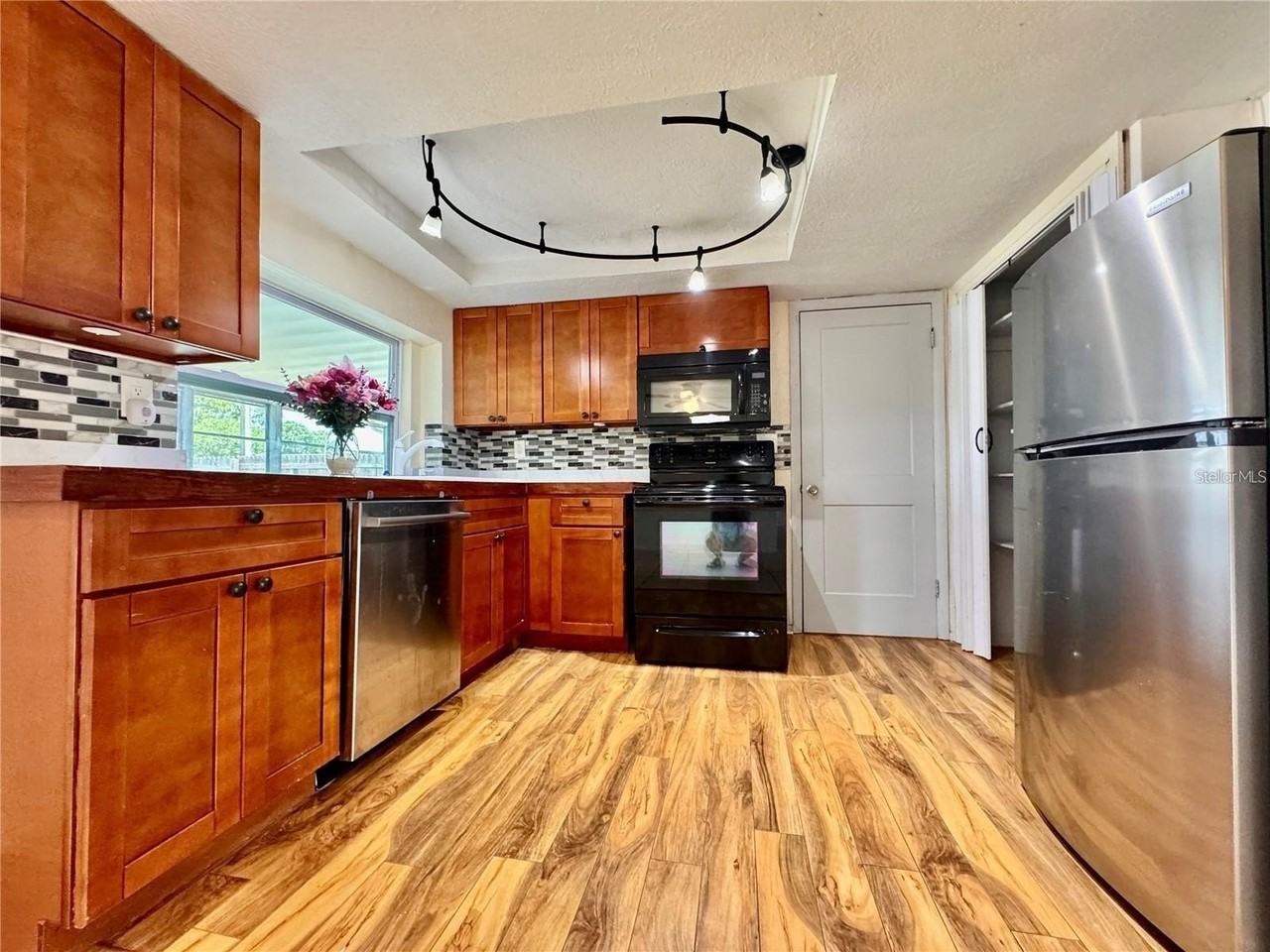 3902 Glissade Dr - Photo 7 of 23