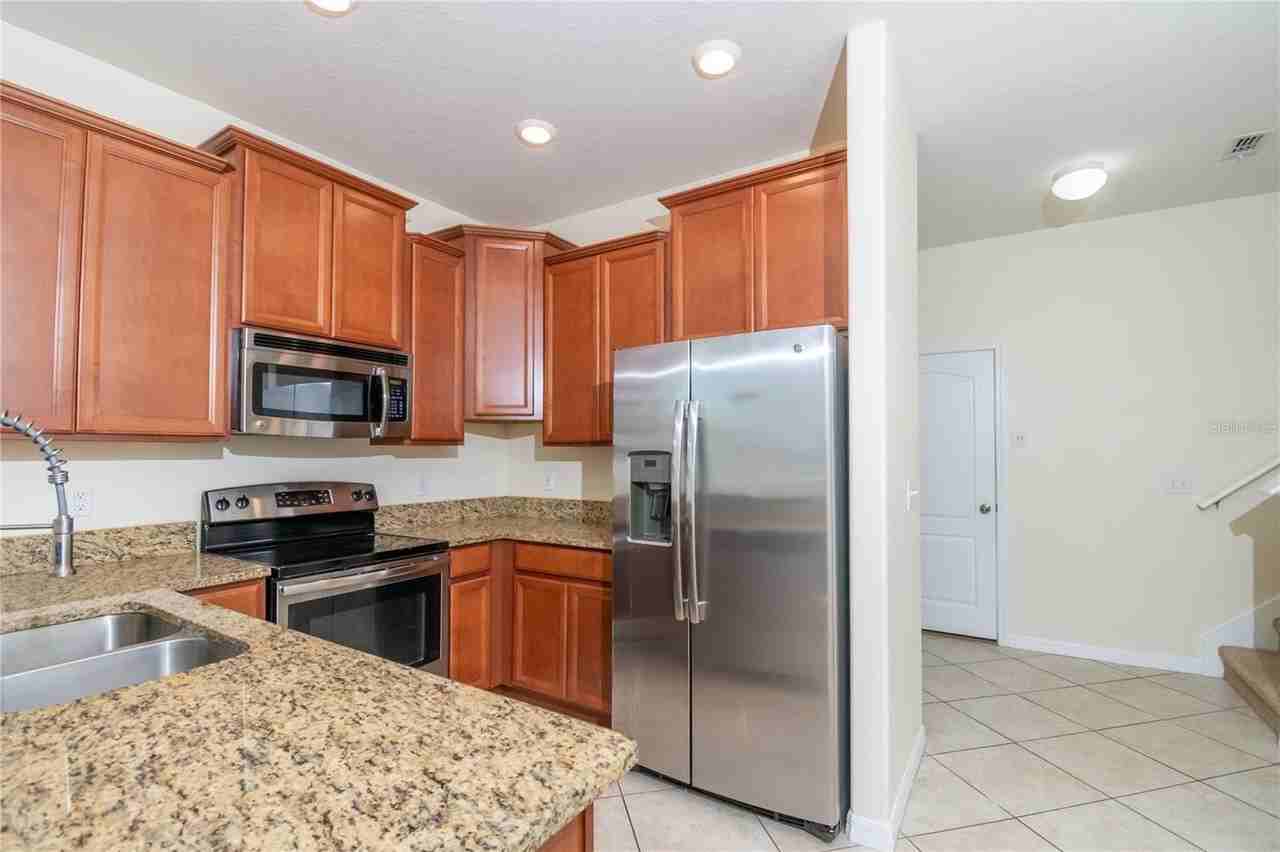 12009 Greengate Dr - Photo 4 of 49