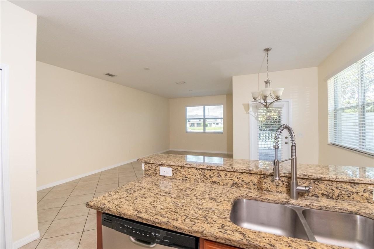 12009 Greengate Dr - Photo 7 of 49