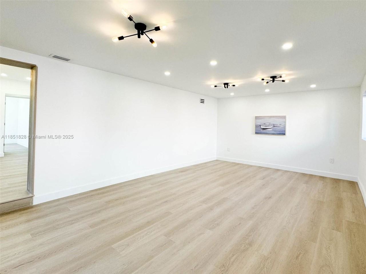 1040 Ne 143rd St - Photo 3 of 8