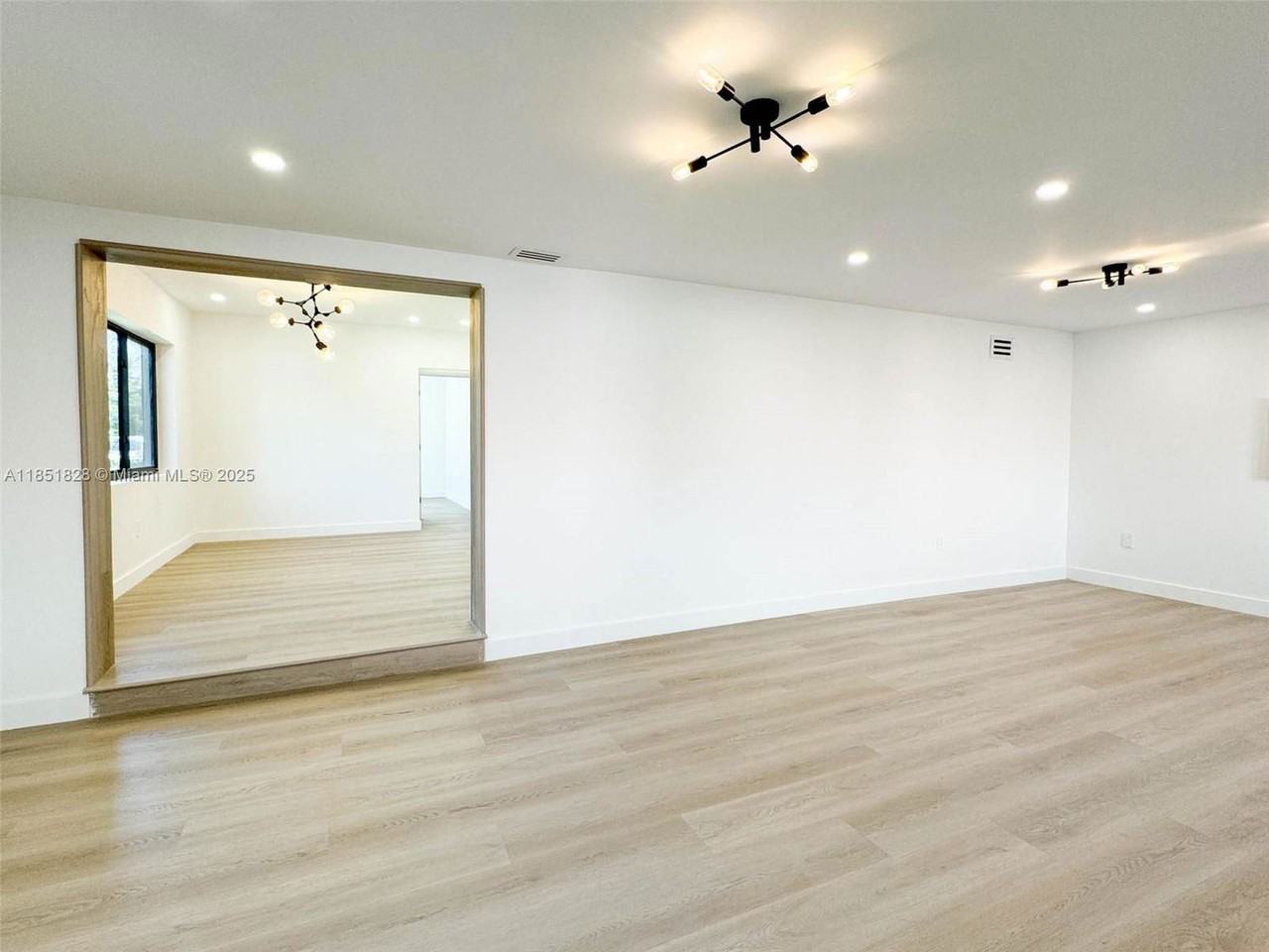 1040 Ne 143rd St - Photo 4 of 8