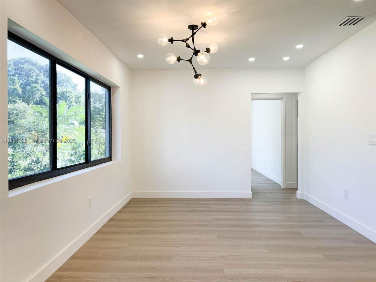 1040 Ne 143rd St - Photo 5 of 8