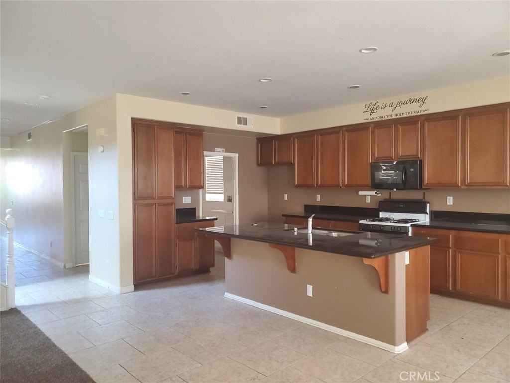 1678 Gazebo Ln - Photo 4 of 7