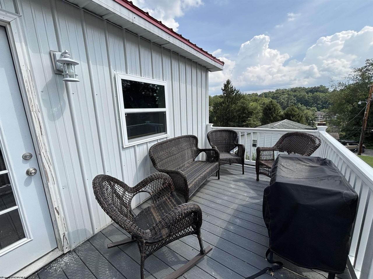 87 School St - Photo 4 of 14