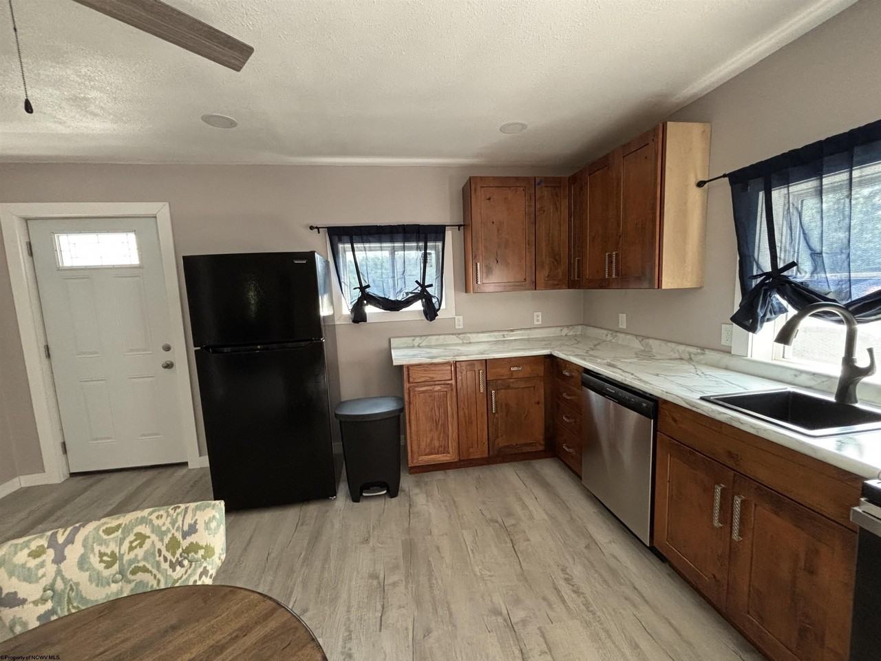 87 School St - Photo 5 of 14