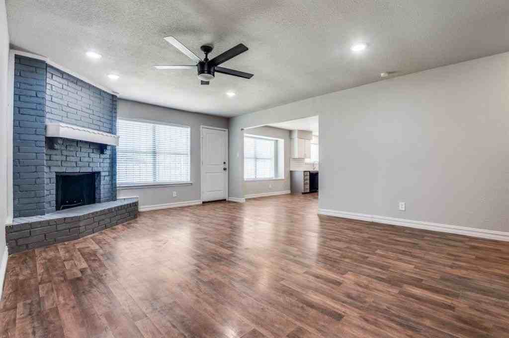 834 Apple Valley Dr - Photo 4 of 15