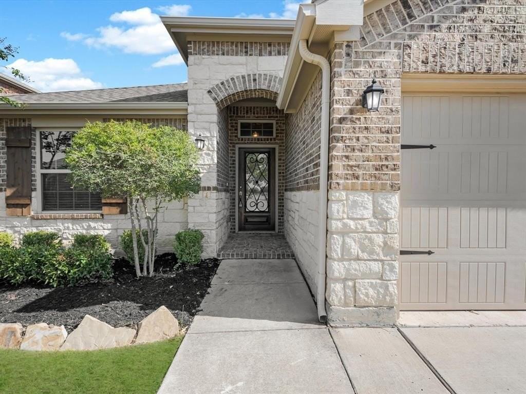 216 Oxford Dr - Photo 3 of 25