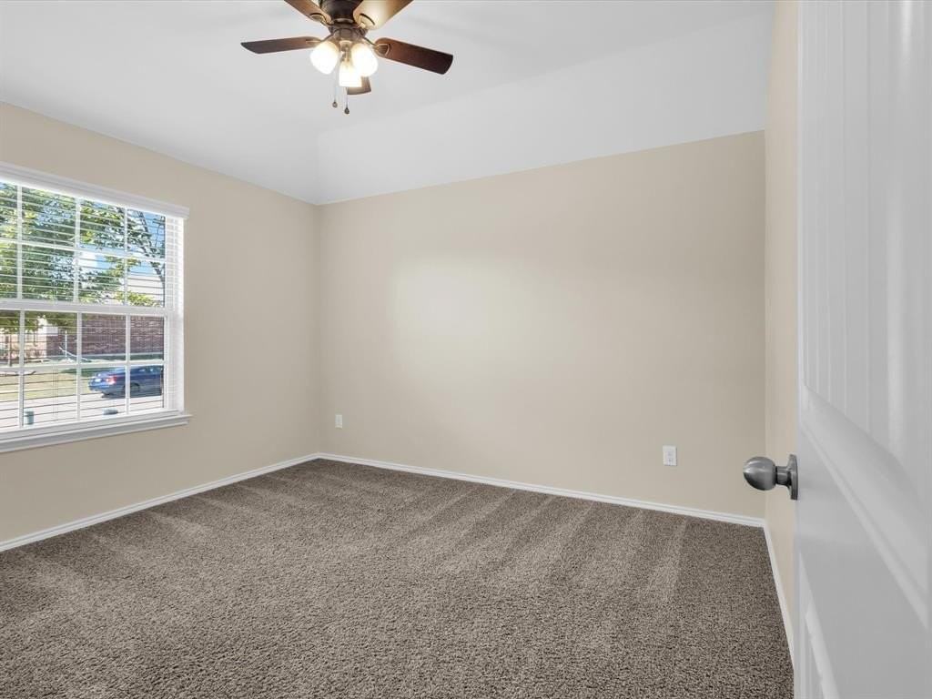 216 Oxford Dr - Photo 5 of 25