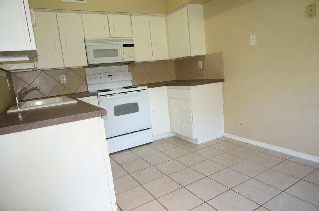 3617 Edgewood Dr - Photo 4 of 20