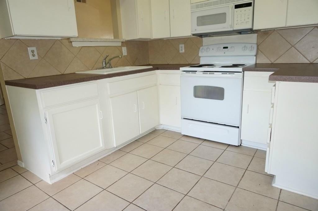 3617 Edgewood Dr - Photo 5 of 20