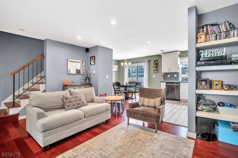 620 Grove St - Photo 3 of 15