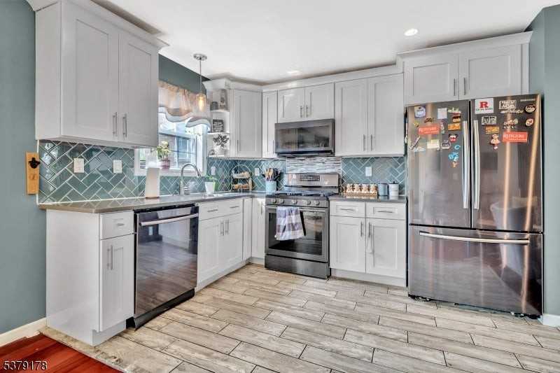 620 Grove St - Photo 7 of 15