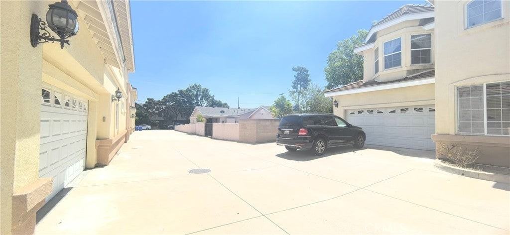 8943 Emperor Ave - Photo 4 of 22