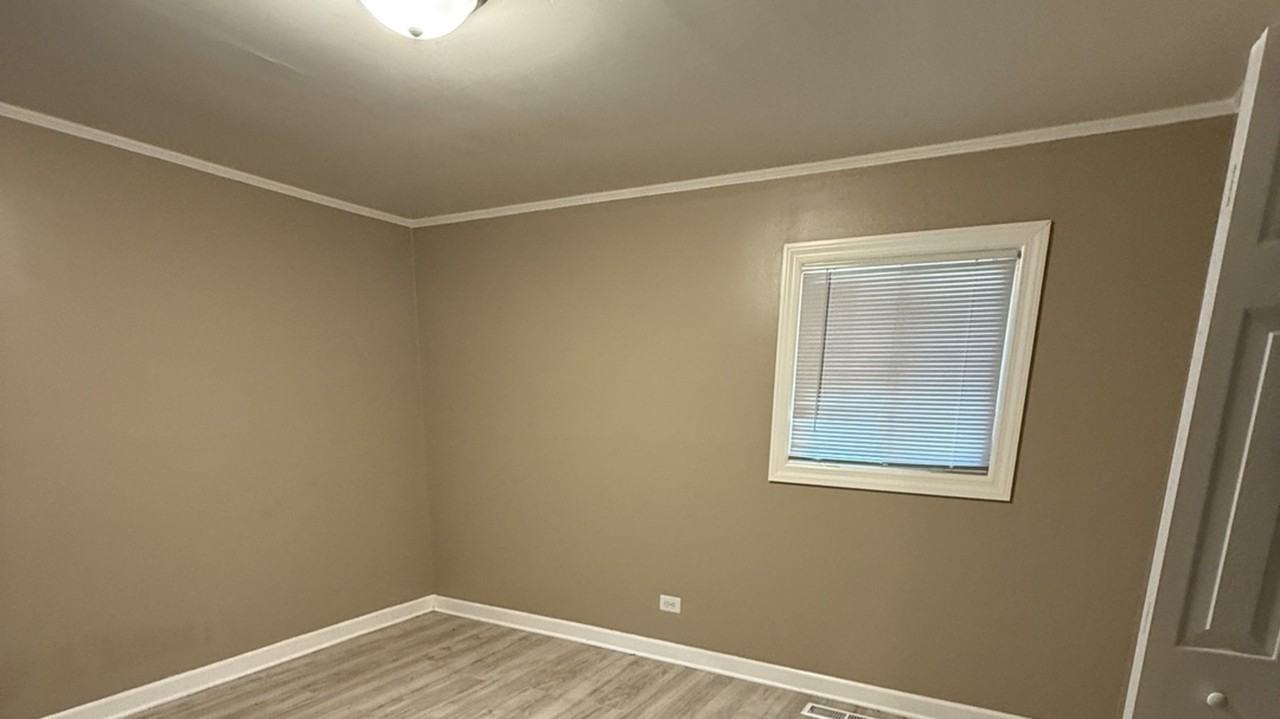 452 Indianwood Blvd - Photo 7 of 8