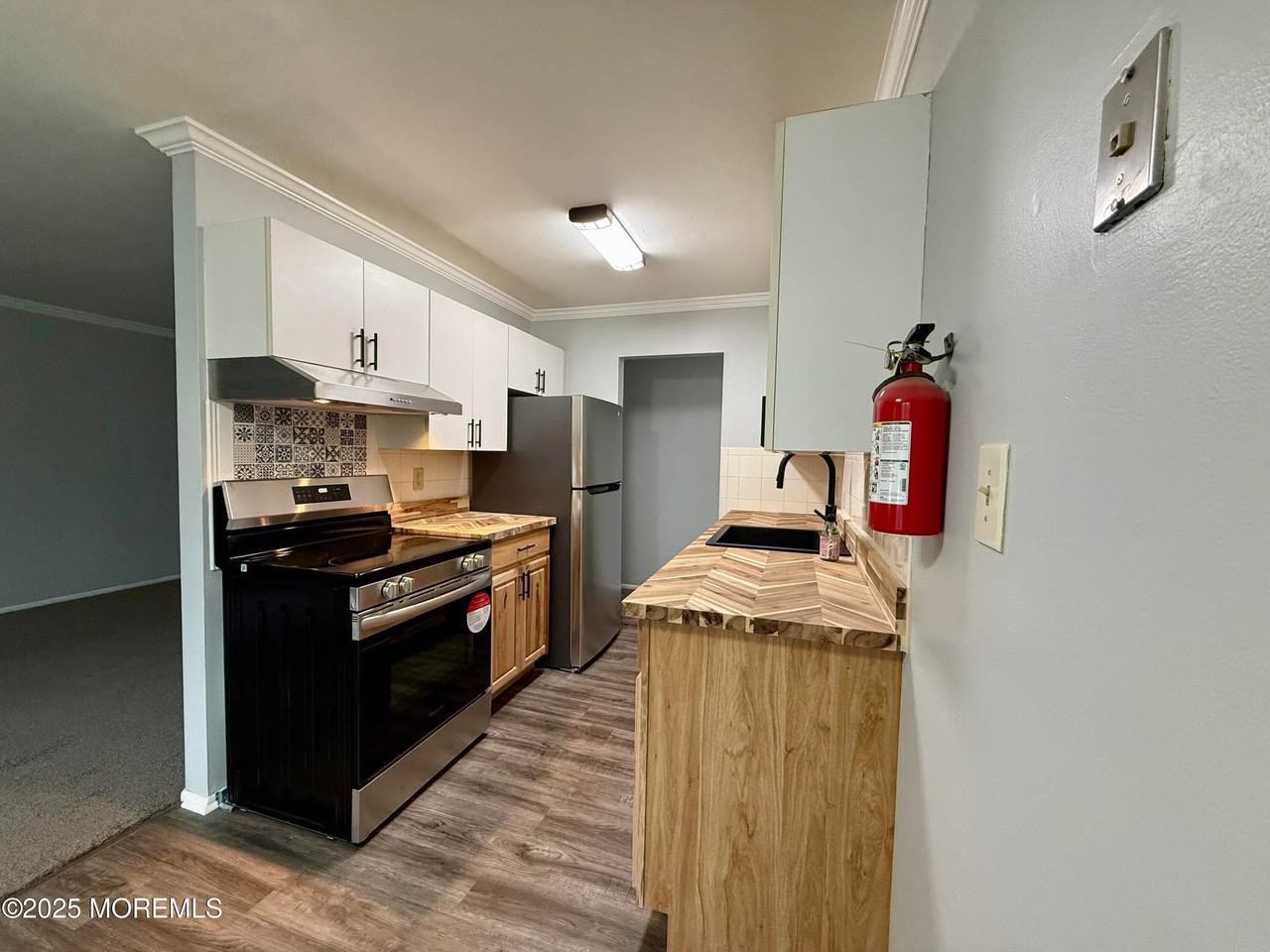 64 Manchester Ct - Photo 3 of 21
