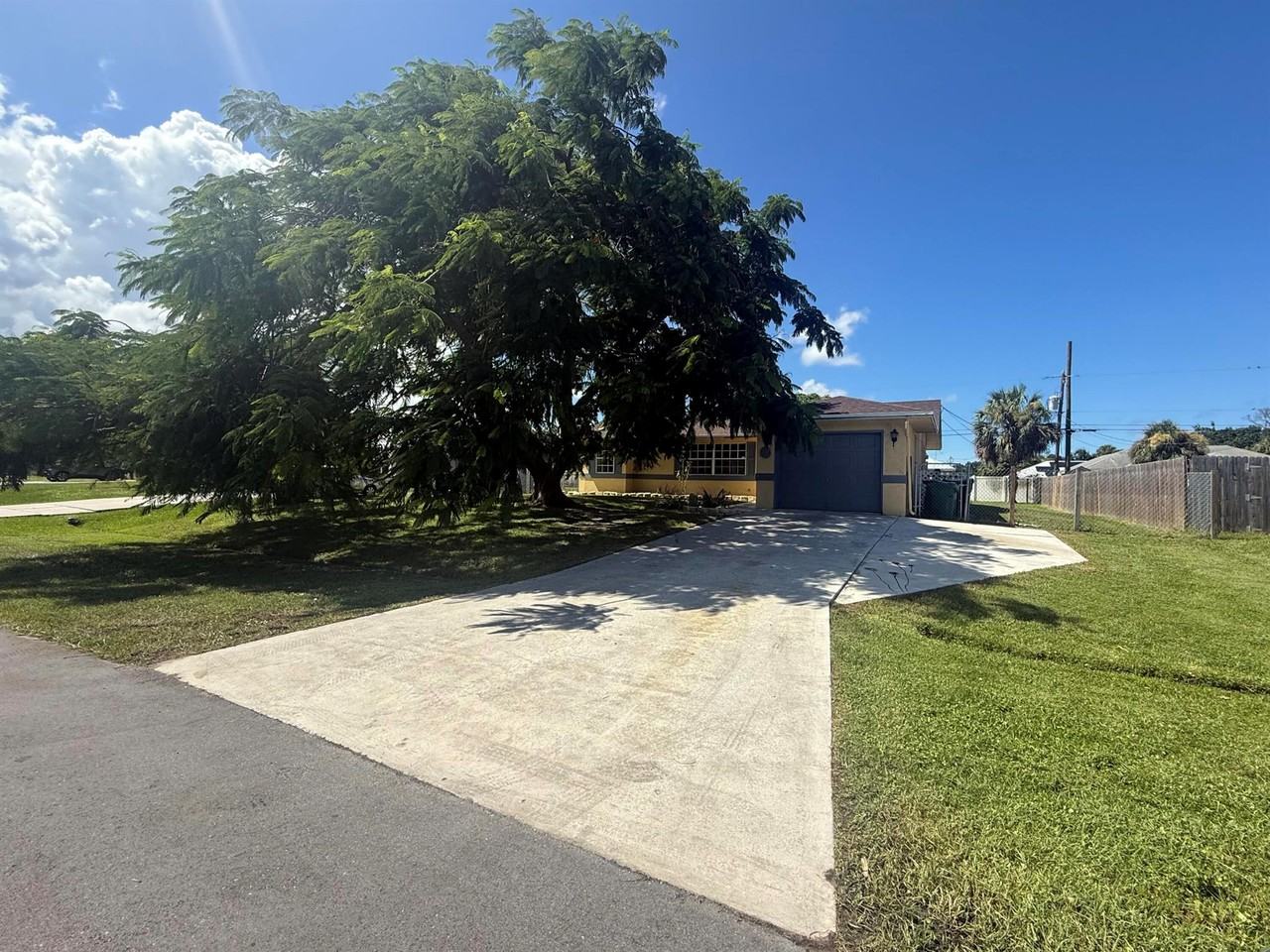 1453 Sw Sudder Ave - Photo 4 of 6