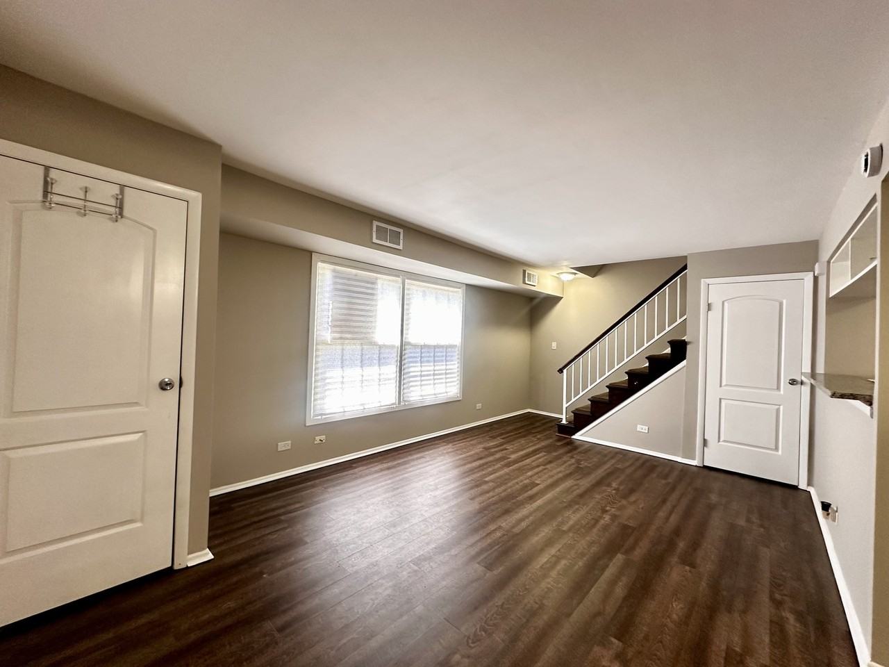 1401 N Glen Cir - Photo 2 of 14