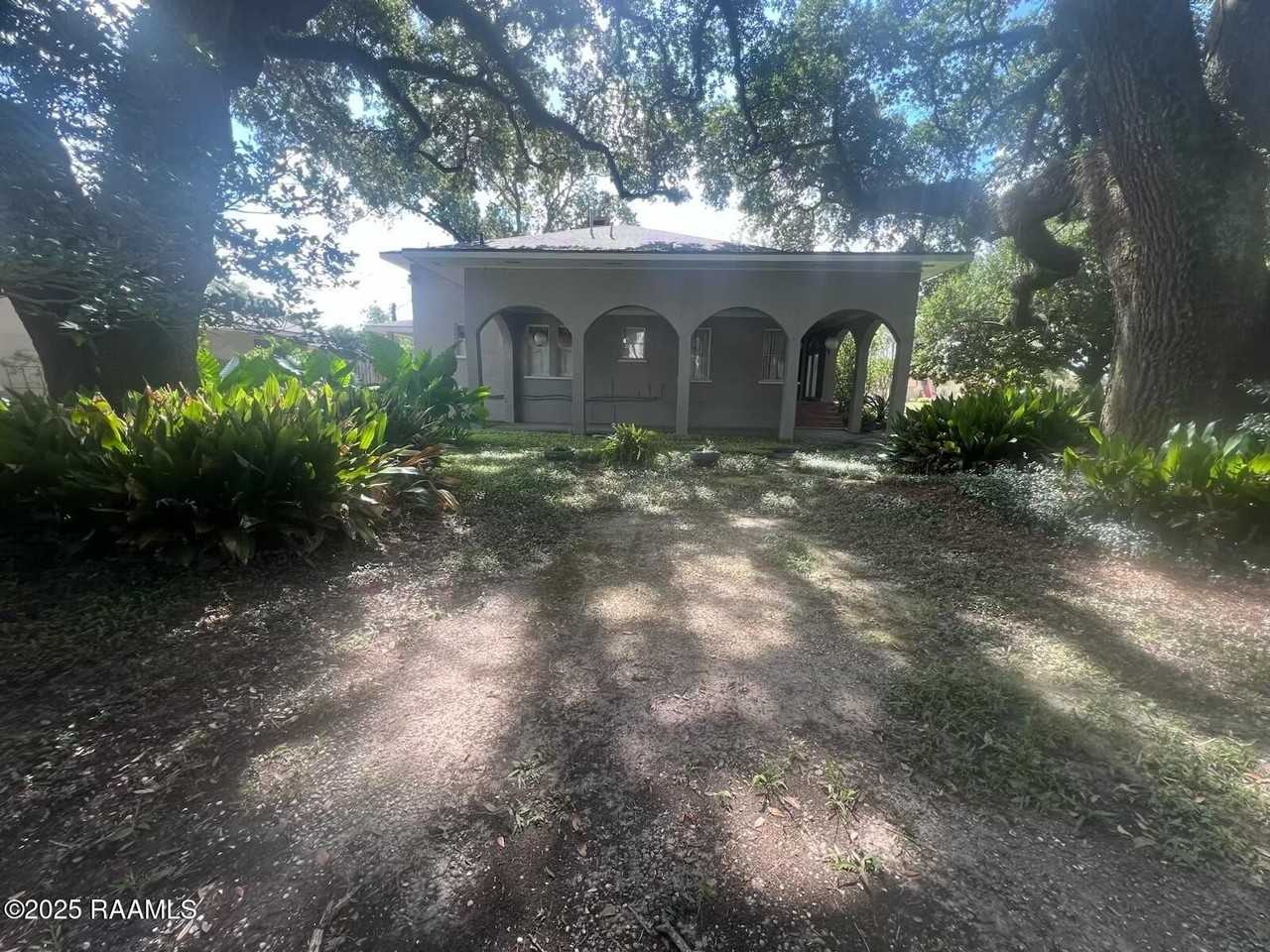 301 N Mall St - Photo 3 of 38