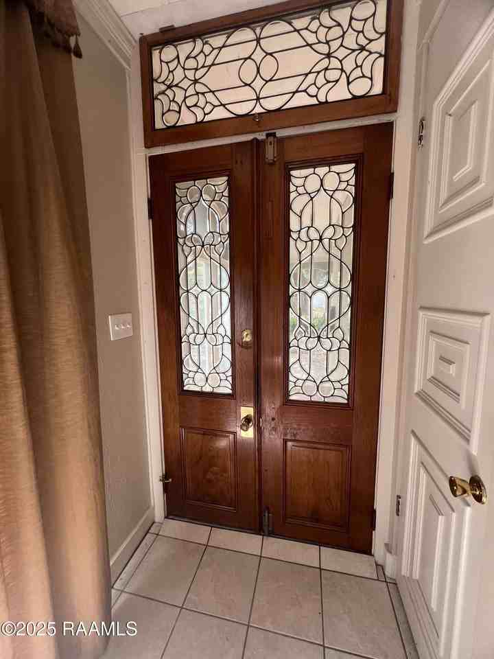 301 N Mall St - Photo 4 of 38