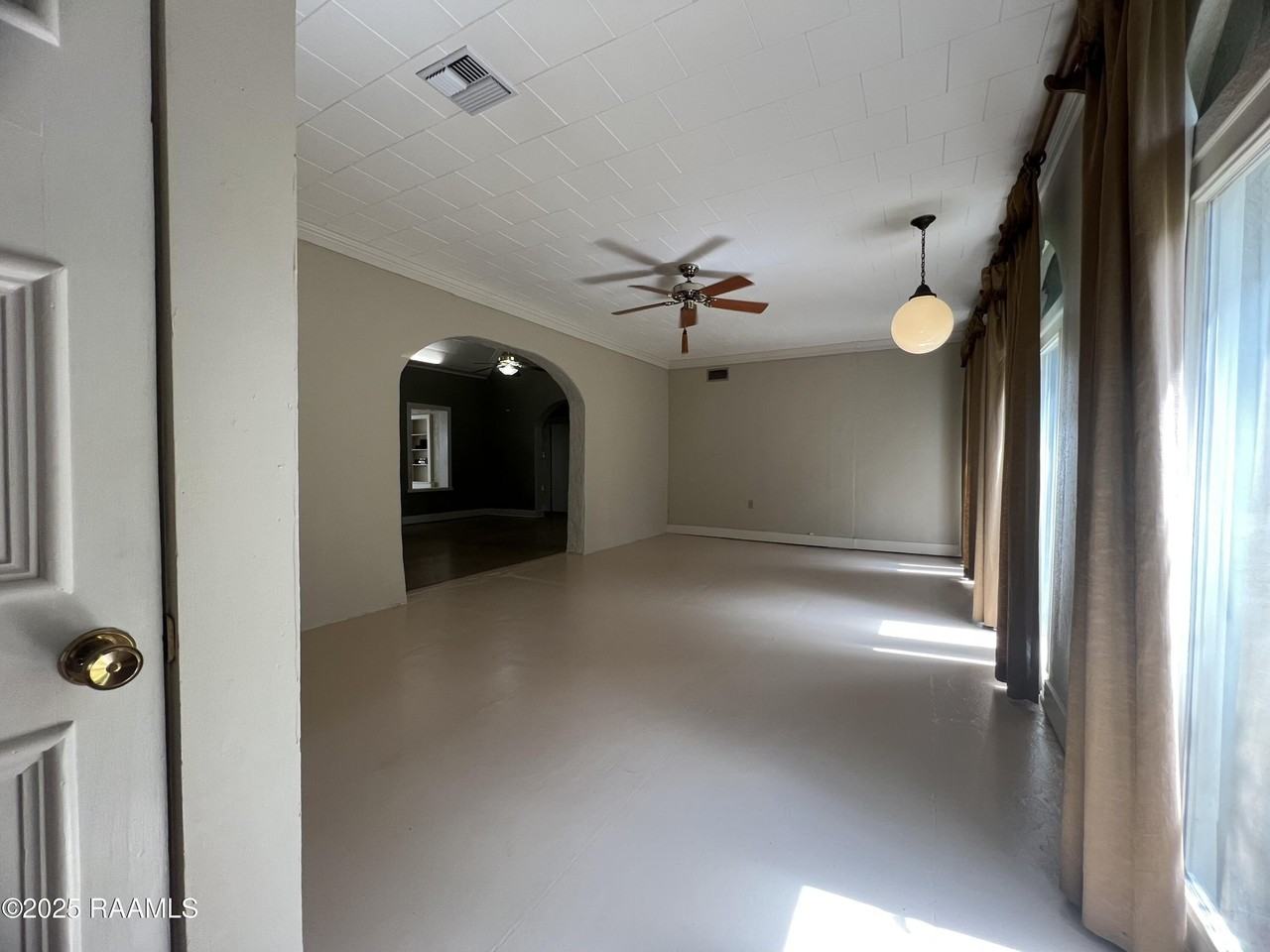 301 N Mall St - Photo 5 of 38