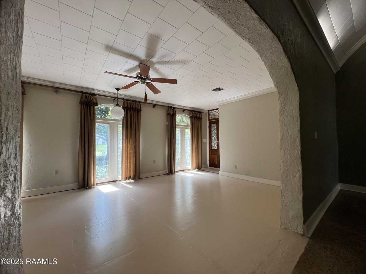 301 N Mall St - Photo 6 of 38