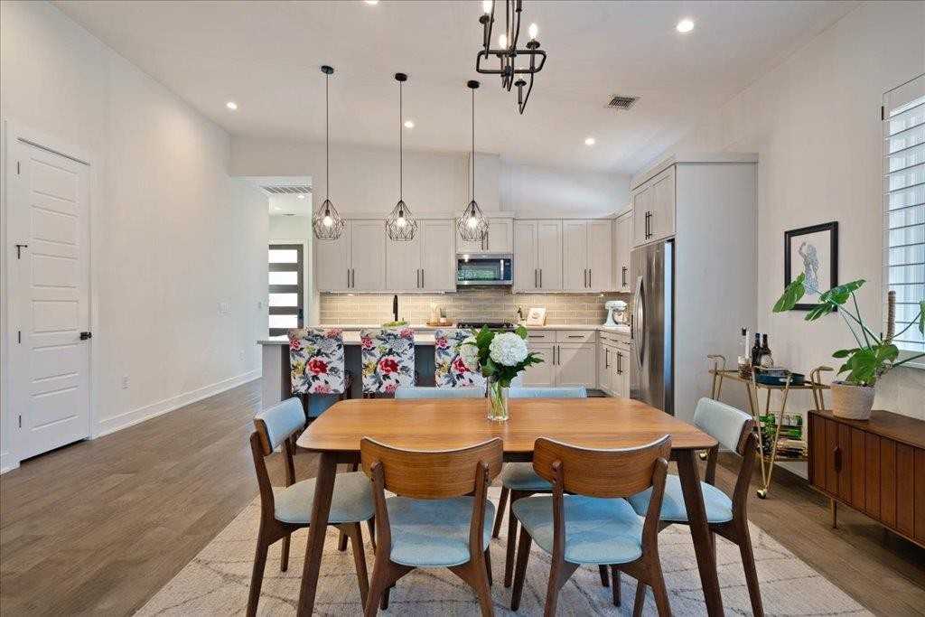 7009 Zachary Dr - Photo 5 of 26