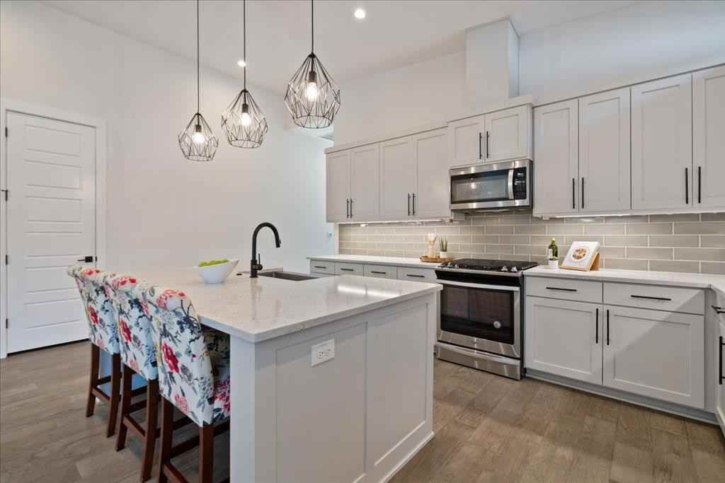 7009 Zachary Dr - Photo 6 of 26