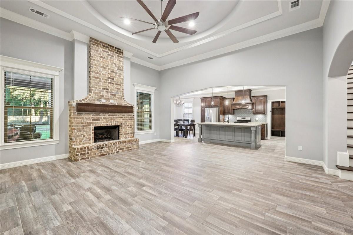 10460 Jordan Ave - Photo 2 of 12