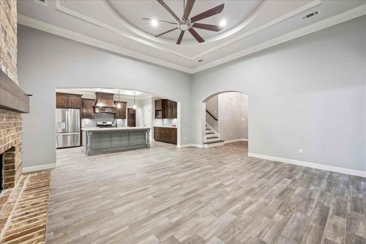 10460 Jordan Ave - Photo 3 of 12