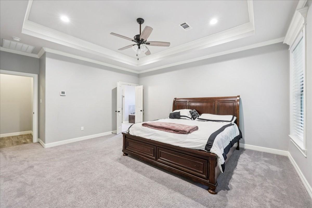 10460 Jordan Ave - Photo 5 of 12