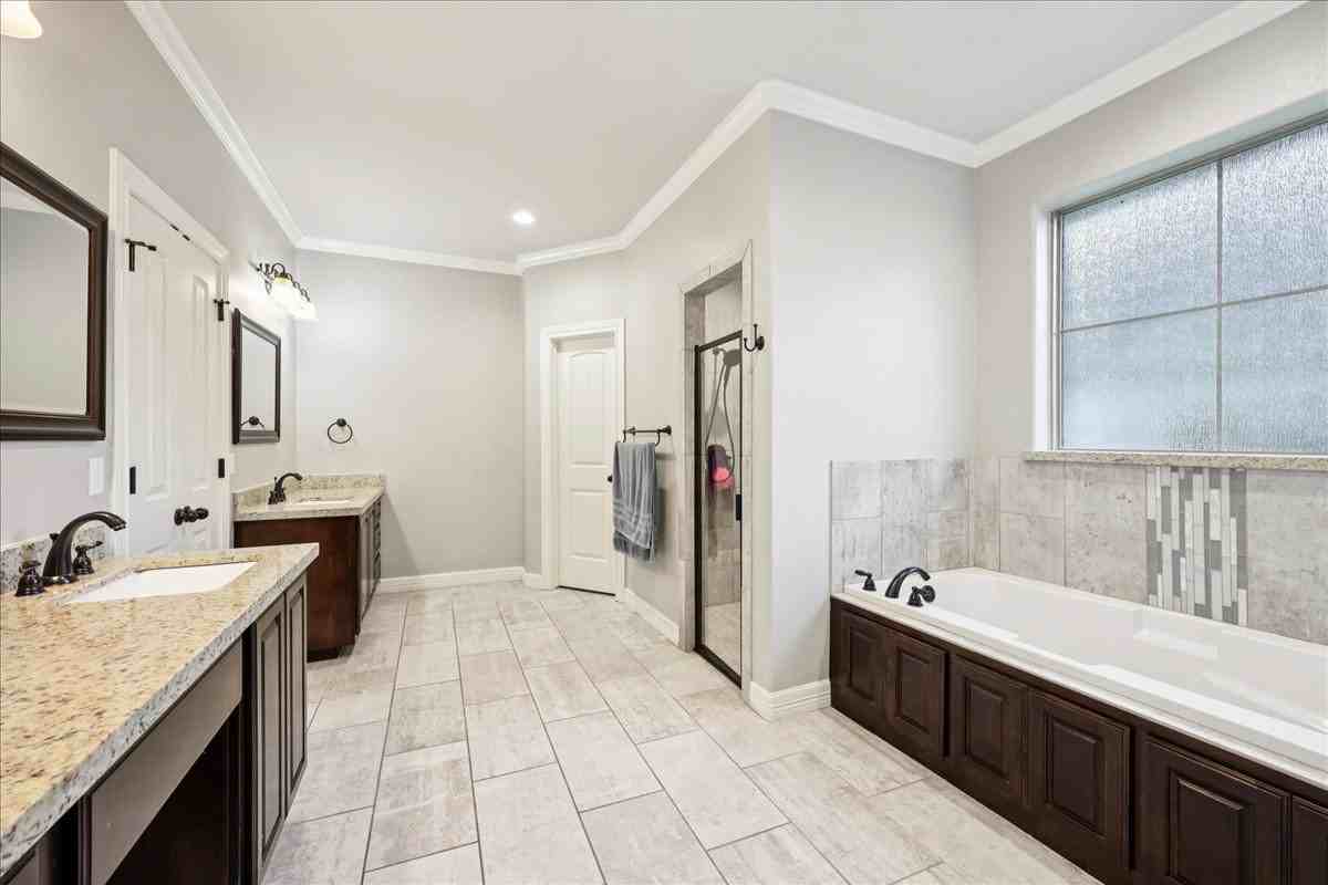 10460 Jordan Ave - Photo 6 of 12