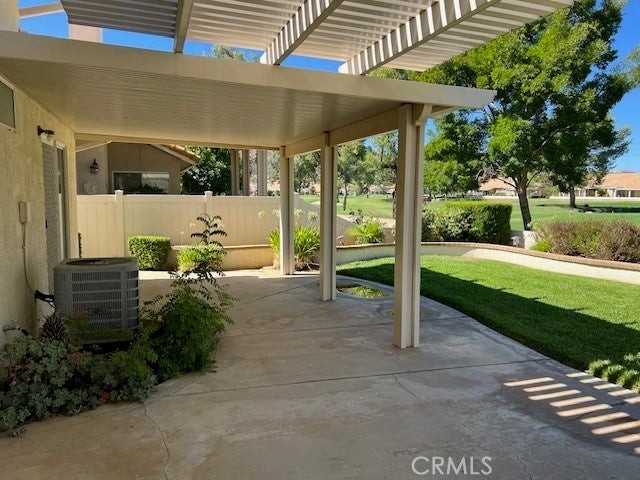 1303 Fairway Oaks Ave - Photo 4 of 17