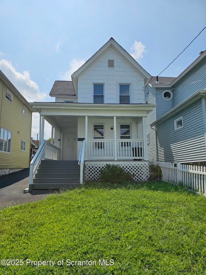 325 Ferdinand St - Photo 2 of 22