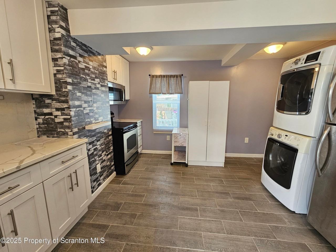 325 Ferdinand St - Photo 5 of 22