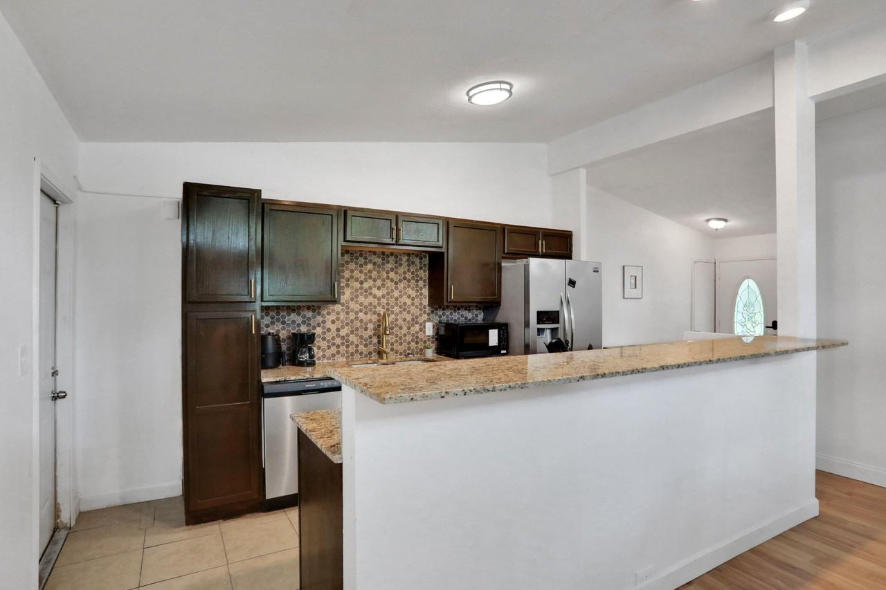 Burlingame Dr W - Photo 7 of 14