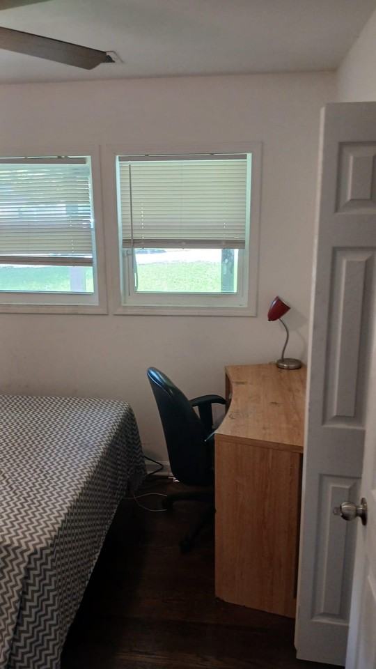 Delmoor Drive Northwest - Photo 5 of 10